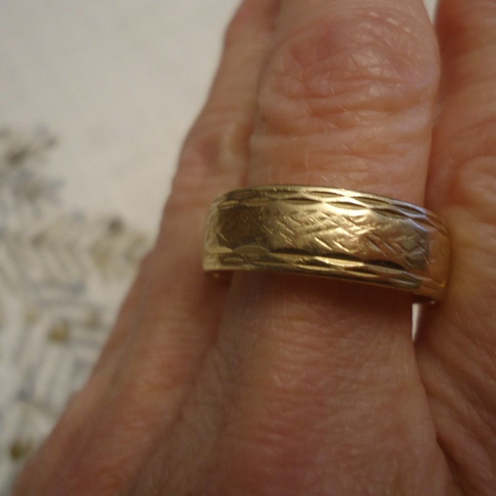 14k SOLID GOLD WEDDING BAND ARTCARVED 5.5 GRAMS